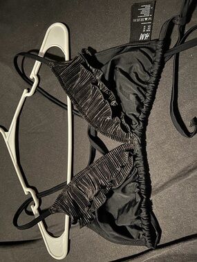 H&M Black Ruffle Triangle Bikini Top